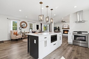 Refrigerador, microondas, horno, placa de cocina