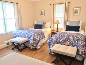 2 bedrooms, desk, iron/ironing board, free WiFi - Charming Home in Upscale Suburban Area (Boiling Springs)