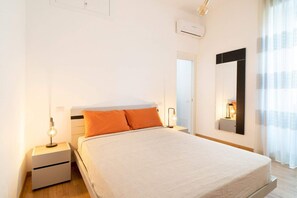 4 habitaciones, tabla de planchar con plancha y cuna de viaje 