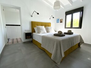 3 bedrooms, iron/ironing board, travel cot, free WiFi - Stunning villa with private pool and seaview (Moraira)