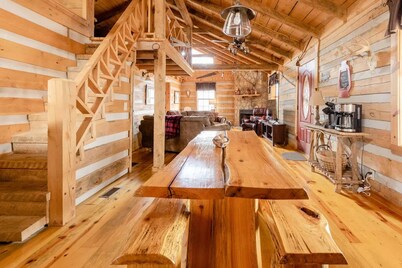 Book Fall B4 Sold Out!Pets+HotTub+New BATH+Cabin-GR8Coffee