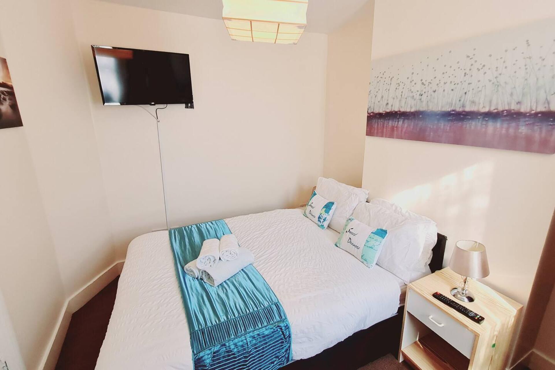 House | 5 bedrooms, iron/ironing board, free WiFi, bed sheets