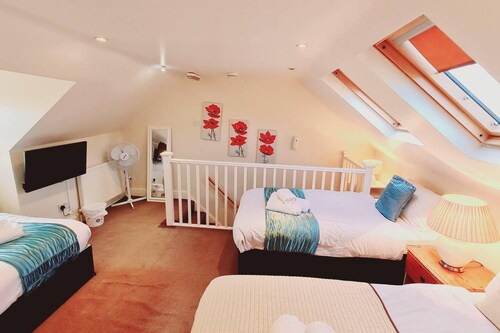 Cedar Villa - Inviting 5-bed House in Chatham-