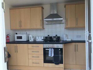 独立别墅 | 私人厨房 | 冰箱、微波炉、烤箱、炉灶