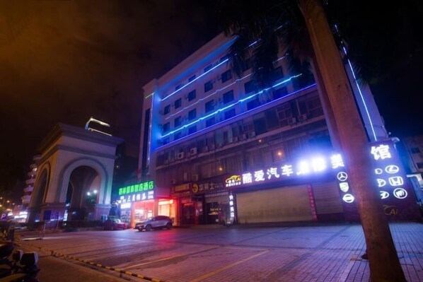Exterior - GreenTree Inn Express Hotel (Haikou Haixiu Middle Road Bangbaihui City Branch) (Haikou)