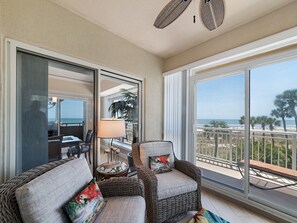 Flat-screen TV, stereo