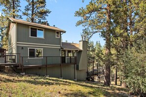 Exterior - FAV Four Seasons Vista + Hot Tub + 4BR + Games (Big Bear)