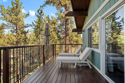 FAV Four Seasons Vista + Hot Tub + 4BR + Games