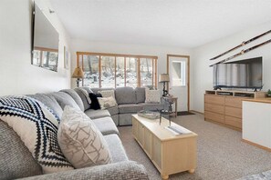 TV, DVD player - Ski-In/Ski-Out Sunday River Condo: Sunrise A-124 (Newry)
