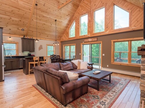 Powder Ridge Ski Chalet  | 4 Bed, 3 Bath
