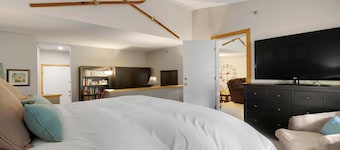 Sunrise C-130/132 - 3-bdrm/2-bath slopeside condo!