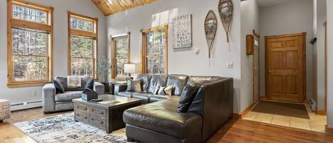 TV, caminetto, lettore DVD