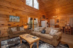 Cabin, Multiple Beds, Hot Tub, Mountain View | Living room