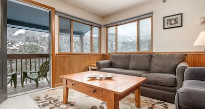 Brookside I B-406 | 2 Bed, 1 Bath