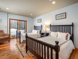 5 bedrooms, iron/ironing board, WiFi, bed sheets