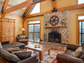 Smart TV, fireplace - Powder Ridge Mountain Retreat (Newry)