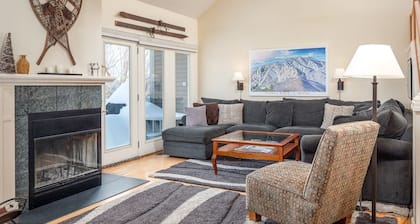 Locke Mountain Q-2 | 4 Bed, 3.5 Bath