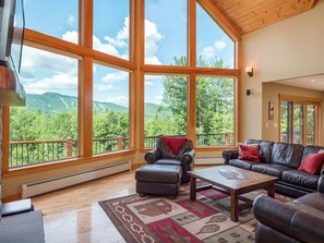 Smart TV, fireplace - Peaks Hideaway at Sunday River (Newry)