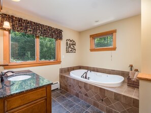 Bathtub, towels