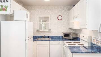 Coffee/tea maker, fridge, microwave, oven
