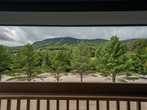 Brookside I A-408 | 2 Bed, 1 Bath