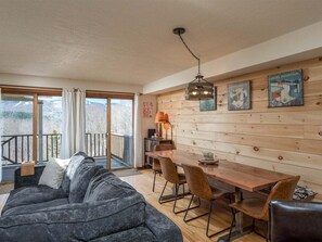Smart TV y chimenea
