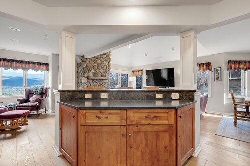 Locke Mountain O-1 | 4 Bed, 3.5 Bath