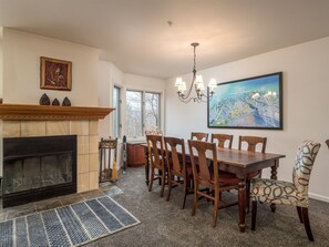Dining - Locke Mountain J-3 | 5 Bed, 3.5 Bath (Newry)