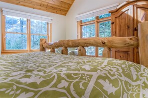 5 bedrooms, iron/ironing board, WiFi, bed sheets