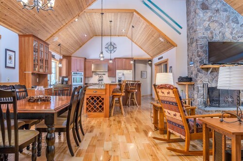 Timberline Lodge  | 5 Bed, 4.5 Bath