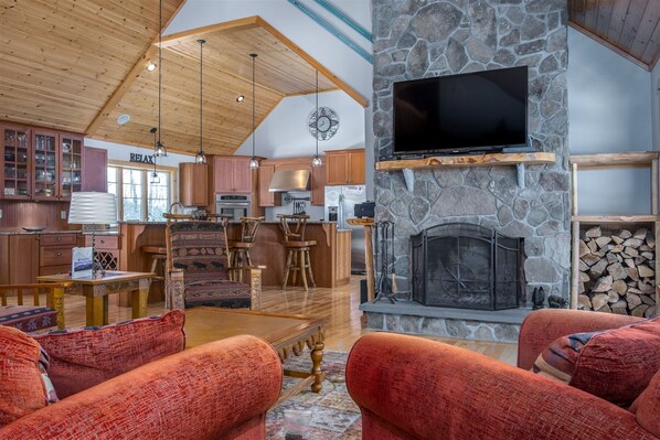 TV, fireplace
