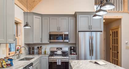 Blizzard Peaks Lodge | 4 Bed, 3.5 Bath