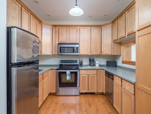 Fridge, microwave, oven, stovetop - The Pines at Sunday River 01 | 3 Bed, 2.5 Bath (Newry)