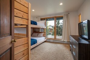 3 habitaciones, escritorio, tabla de planchar con plancha y wifi 