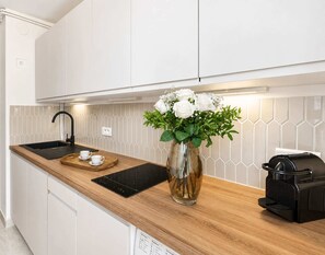 Coffee/tea maker, fridge, microwave, stovetop - Le Marais - Prestige studio with lift (Paris)