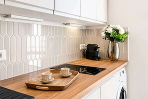 Coffee/tea maker, fridge, microwave, stovetop - Le Marais - Prestige studio with lift (Paris)