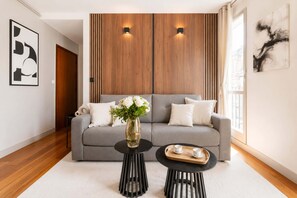 TV, offices - Le Marais - Prestige studio with lift (Paris)