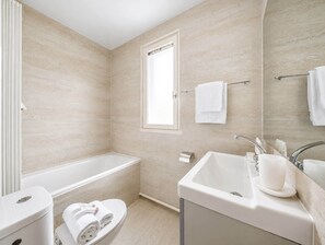 Shower, hair dryer, towels, shampoo