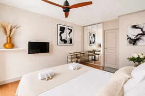 Iron/ironing board, travel cot, WiFi, bed sheets