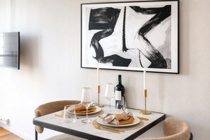 Dining - Le Marais - Prestige studio with lift (Paris)
