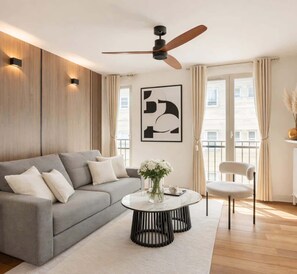 TV, offices - Le Marais - Prestige studio with lift (Paris)