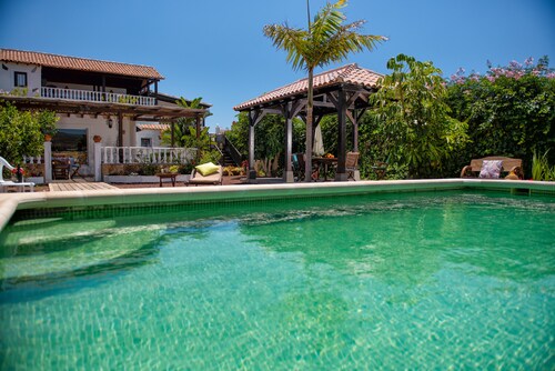 VILLA WITH PRIVATE POOL / VILLA WITH PRIVATE POOL