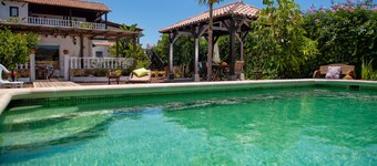 VILLA WITH PRIVATE POOL / VILLA WITH PRIVATE POOL