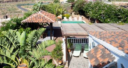 VILLA WITH PRIVATE POOL / VILLA WITH PRIVATE POOL