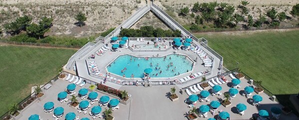 Piscine couverte, piscine extérieure
