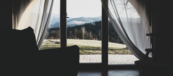 Apartment with private garden and mountain view