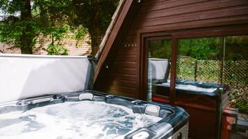 Cabin, Private Bathroom, Lake View (Hot Tub) | Spa | Tab panas