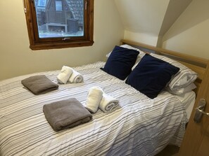 Cabin, Private Bathroom, Lake View (Hot Tub) | 3 bedrooms - Bright Star Lodge (Invergarry)