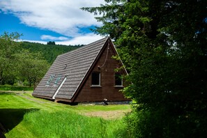 Cabin, Private Bathroom, Lake View (Hot Tub) | Garden - Bright Star Lodge (Invergarry)