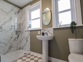 Cottage | Bathroom | Shower